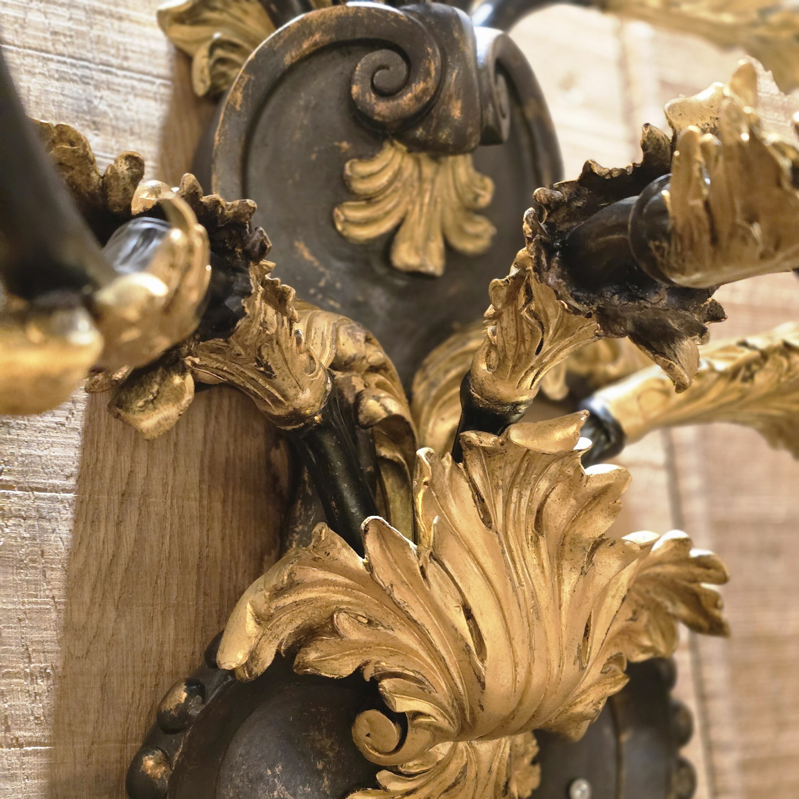 Detail03 App Coquille 115x90x50 17 lights Black&gold