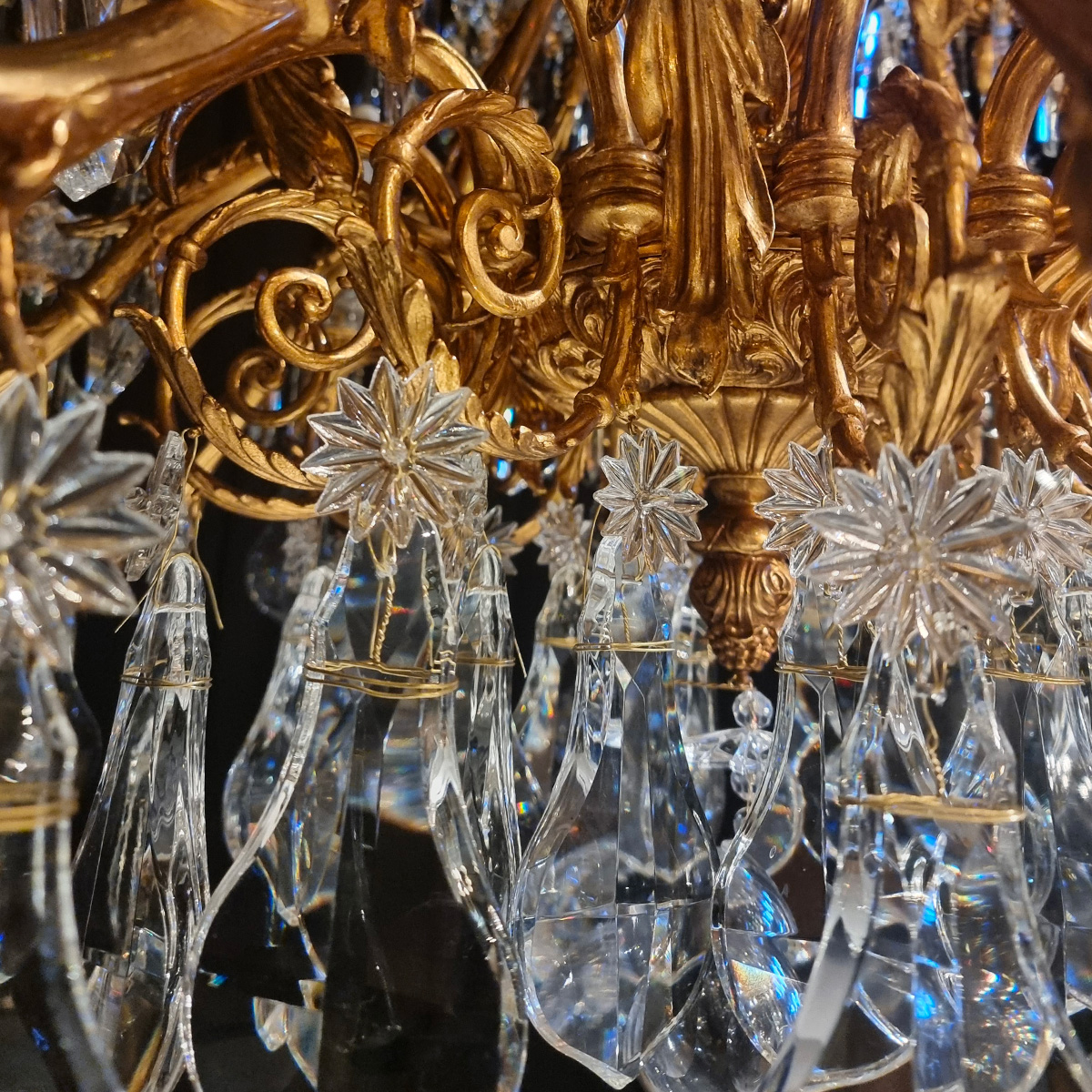 Detail 01 Lustre orleans H152x105 24 lights