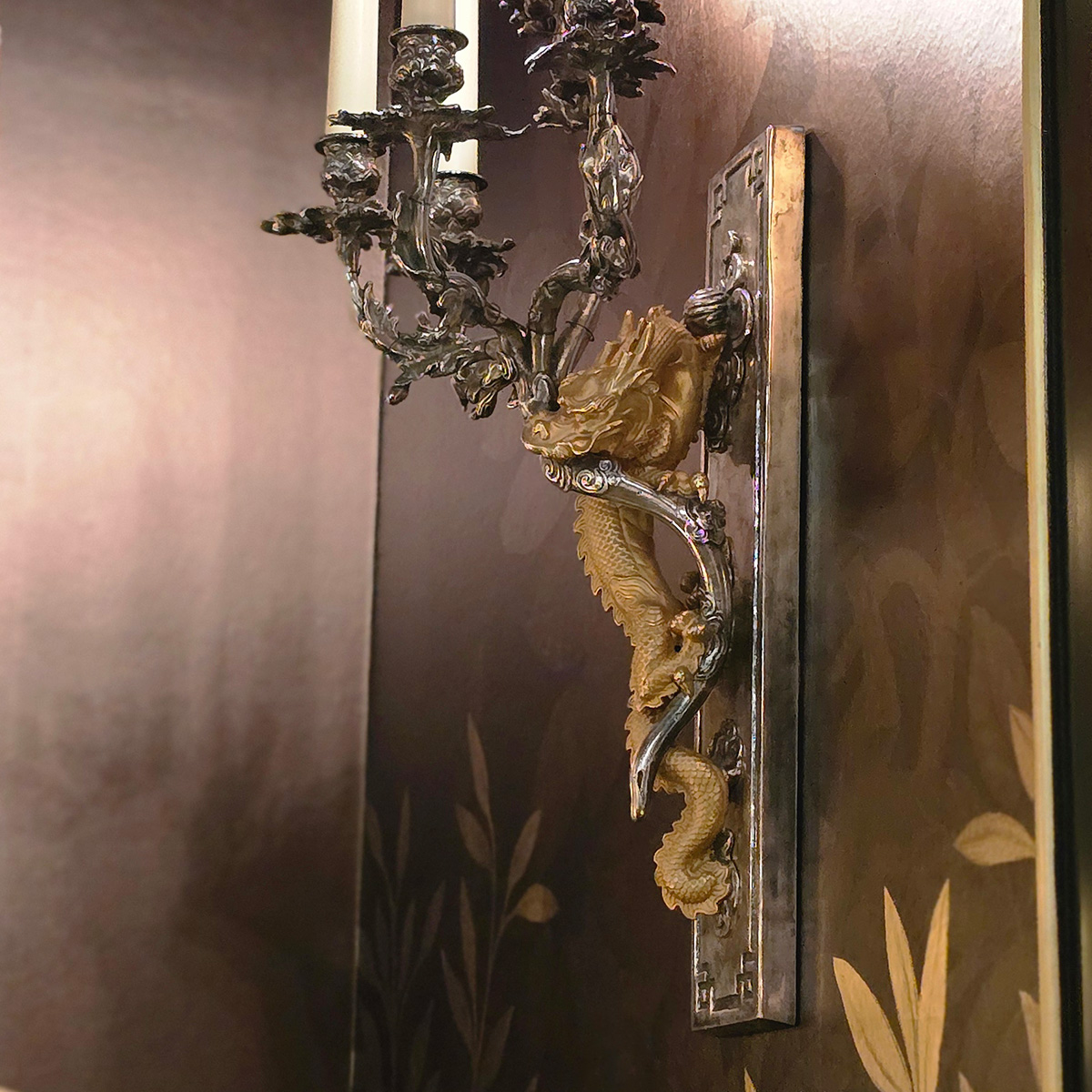 Applique dragon silver and gold dining