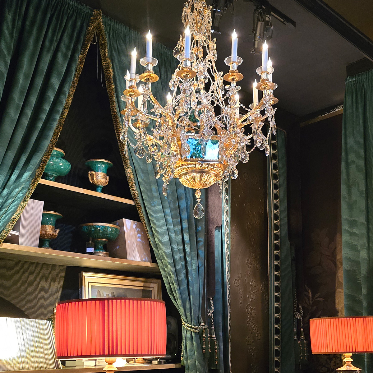 Lustre LXVI dining